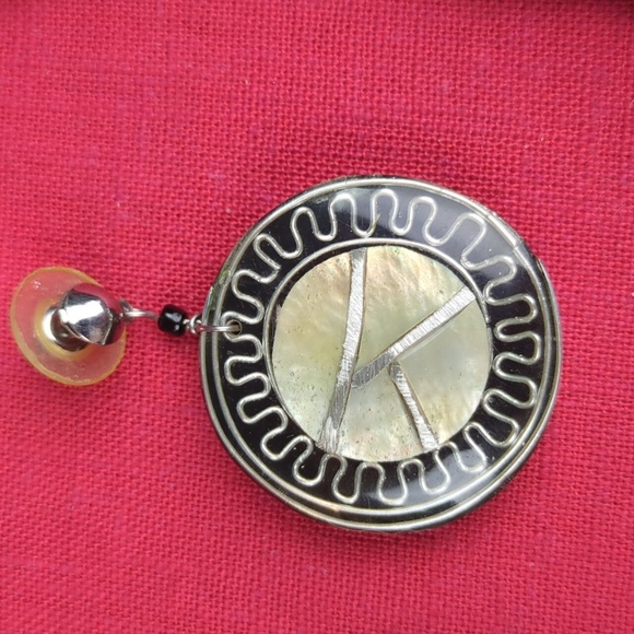 World Market Tribal or Ethnic Look, Large Shell Pendant Necklace/Earring Set - Picture 6 of 16